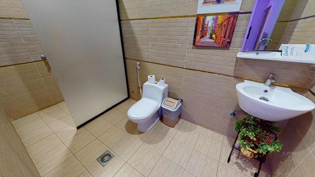 Elegant Chalet with Comfortable and Simple Furniture | 1291 Bathroom