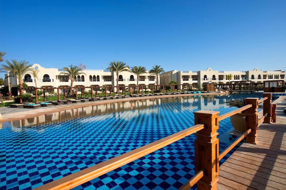 SUNRISE Arabian Beach Resort - Property Grounds