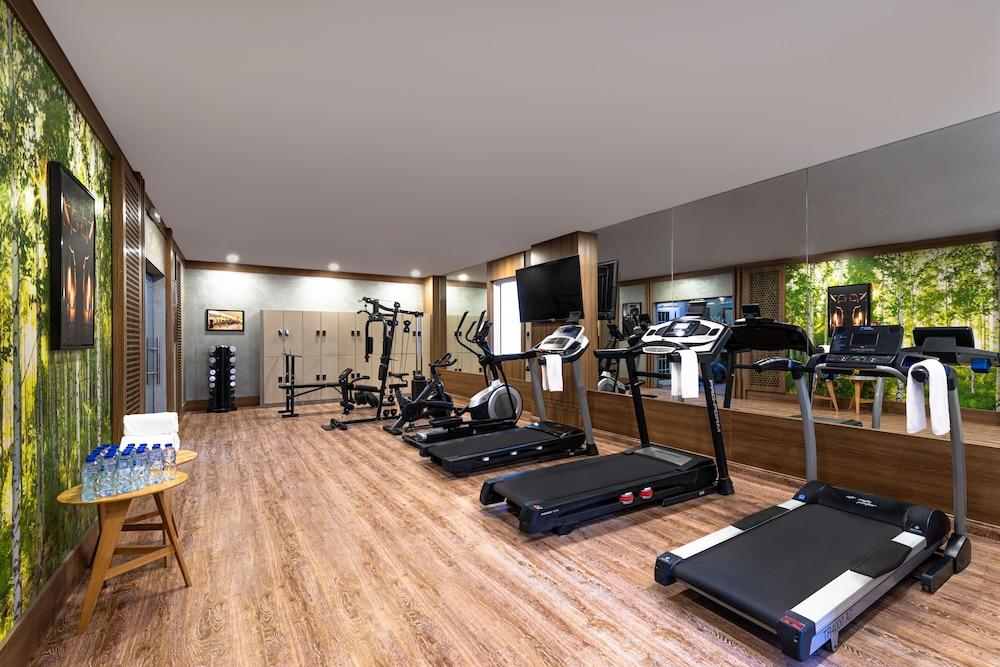 Crown Rose Hotel - Fitness Facility